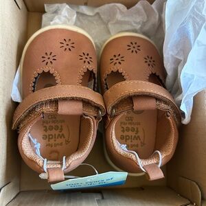 Stride Rite Tan Baby Walker Shoes new in box
